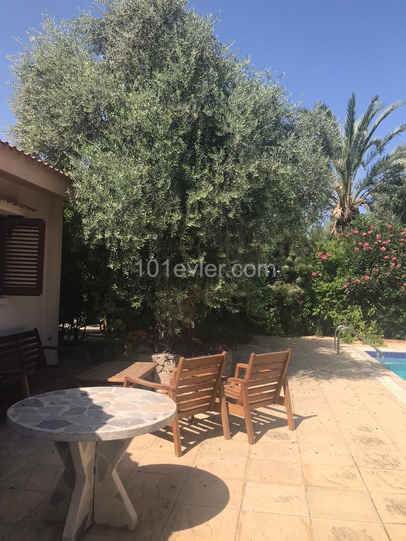 3+1 Villa mit Garten und Pool zur Miete in Kyrenia Ozanköy ** 