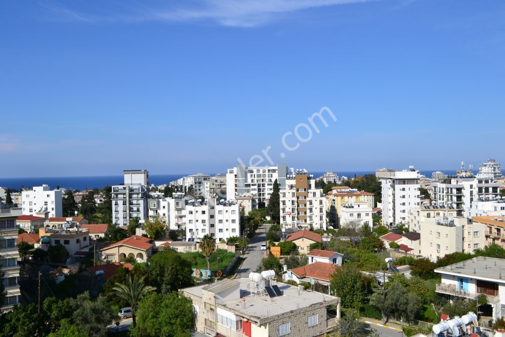 Girne merkezde  LÜX 3+1 PENTHOUSE TÜRK MALI