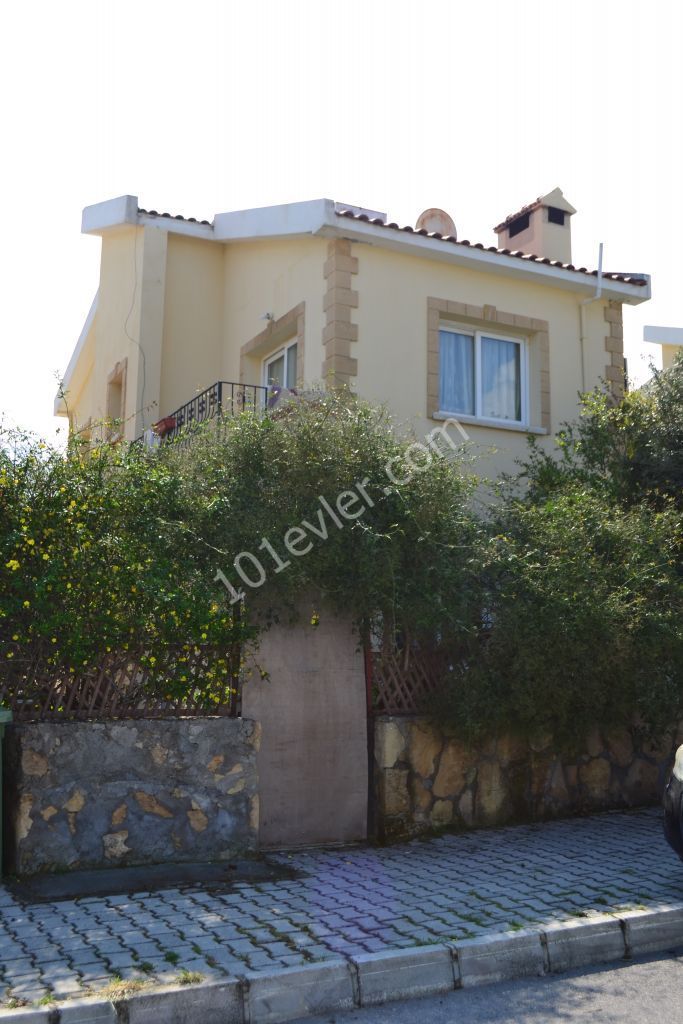 Girne Laptada 2+1 villa havuzlu