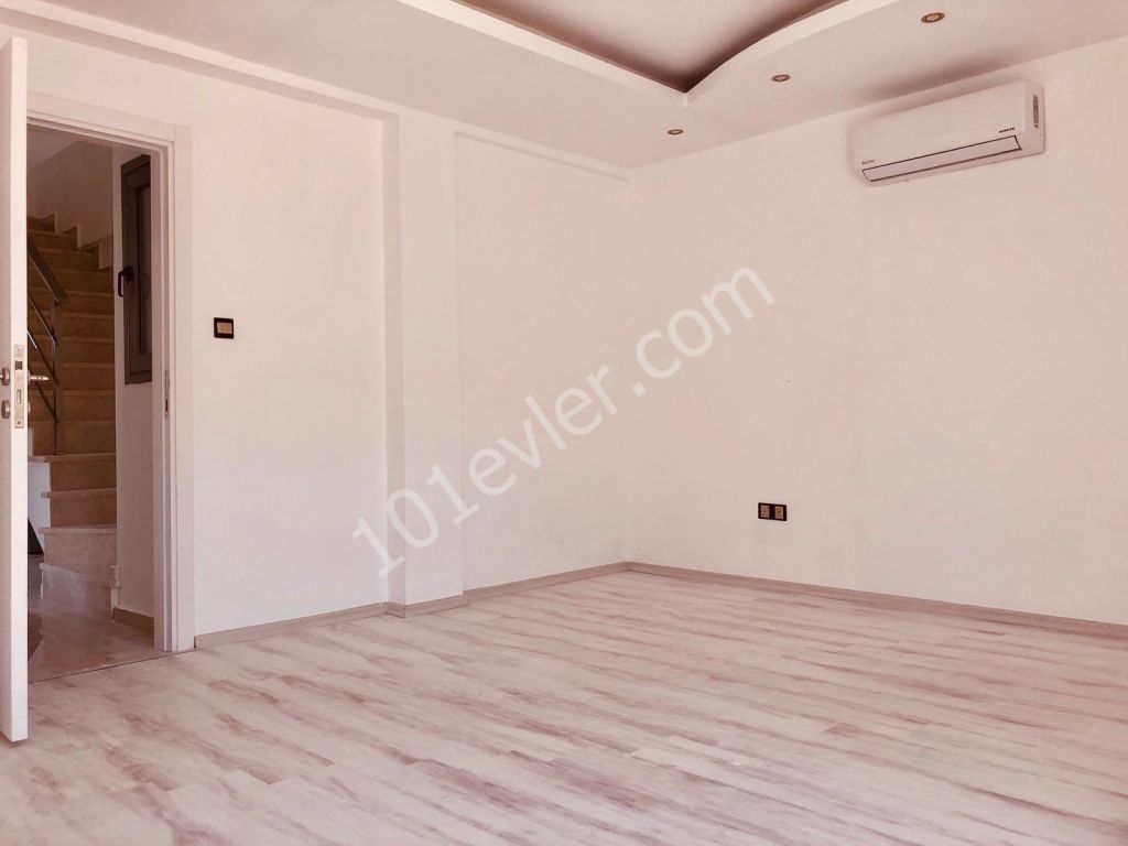 Girne merkez SATILIK YENİ LÜKS DUBLEKS 3+1 PENTHOUSE. MASRAFSIZ. KDV yok (NUSMAR bölgesi)