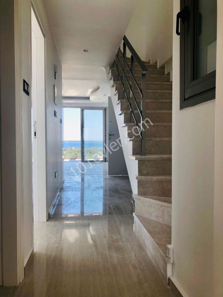 Girne merkez SATILIK YENİ LÜKS DUBLEKS 3+1 PENTHOUSE. MASRAFSIZ. KDV yok (NUSMAR bölgesi)