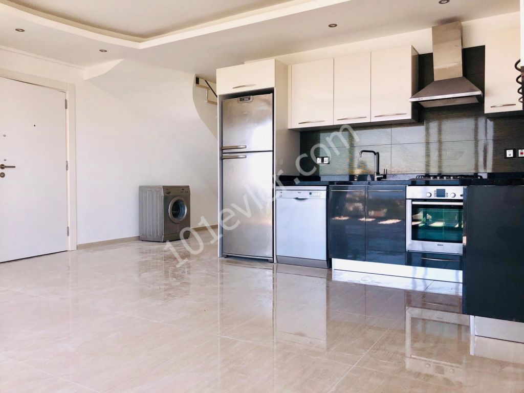 Girne merkez SATILIK YENİ LÜKS DUBLEKS 3+1 PENTHOUSE. MASRAFSIZ. KDV yok (NUSMAR bölgesi)