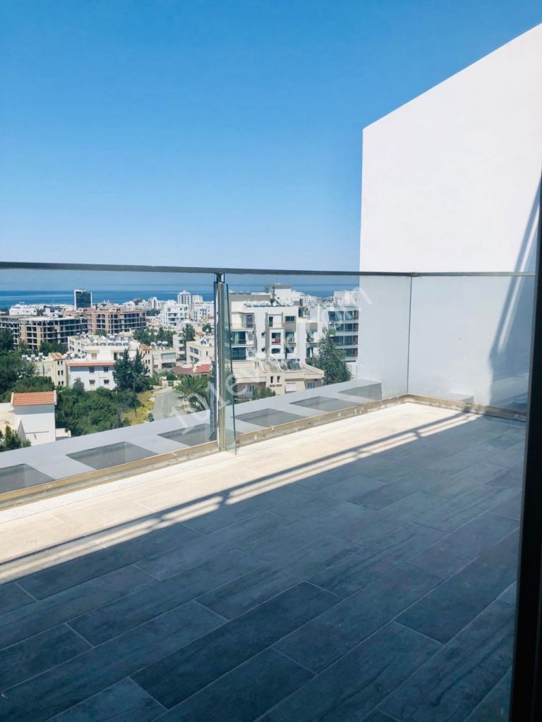 Girne merkez SATILIK YENİ LÜKS DUBLEKS 3+1 PENTHOUSE. MASRAFSIZ. KDV yok (NUSMAR bölgesi)