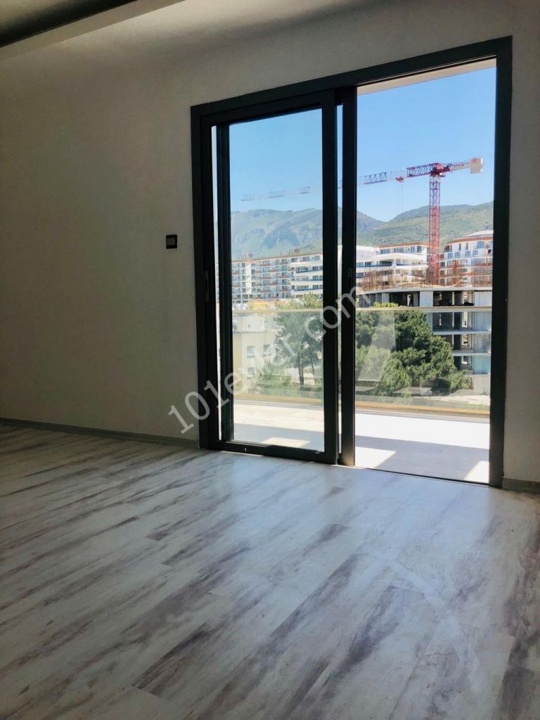 Girne merkez SATILIK YENİ LÜKS DUBLEKS 3+1 PENTHOUSE. MASRAFSIZ. KDV yok (NUSMAR bölgesi)