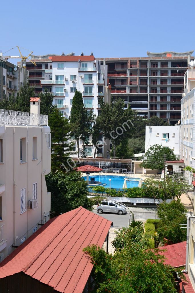 Girne merkezde 2+1 daire.  Eşdeğer koçan.  KREDIYE UYGUN! Araba alınır..