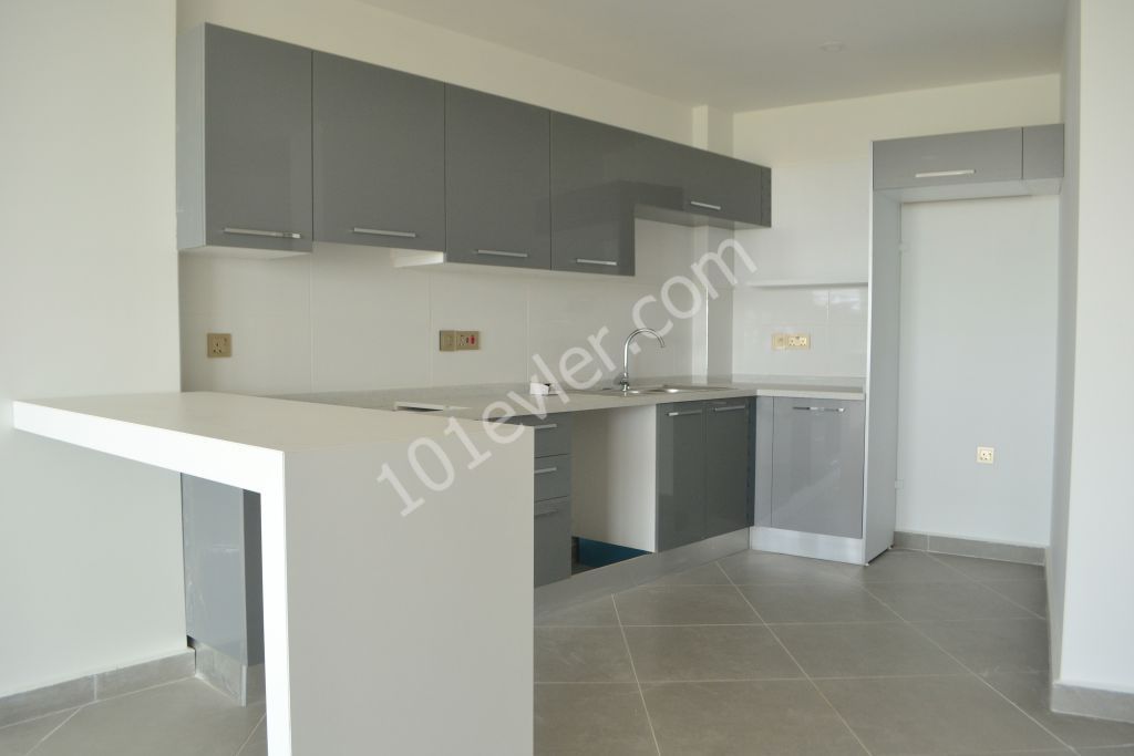 Girne Merkezde KIRALIK YENİ LÜX 2+1 daireler ( EŞYASIZ)