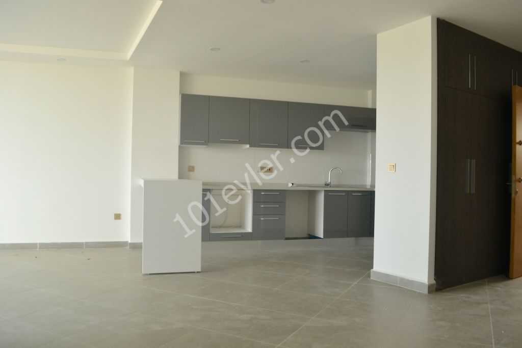 Girne Merkezde KIRALIK YENİ LÜX 2+1 daireler ( EŞYASIZ)