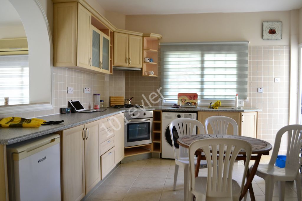 Flat To Rent in Girne Merkez, Kyrenia