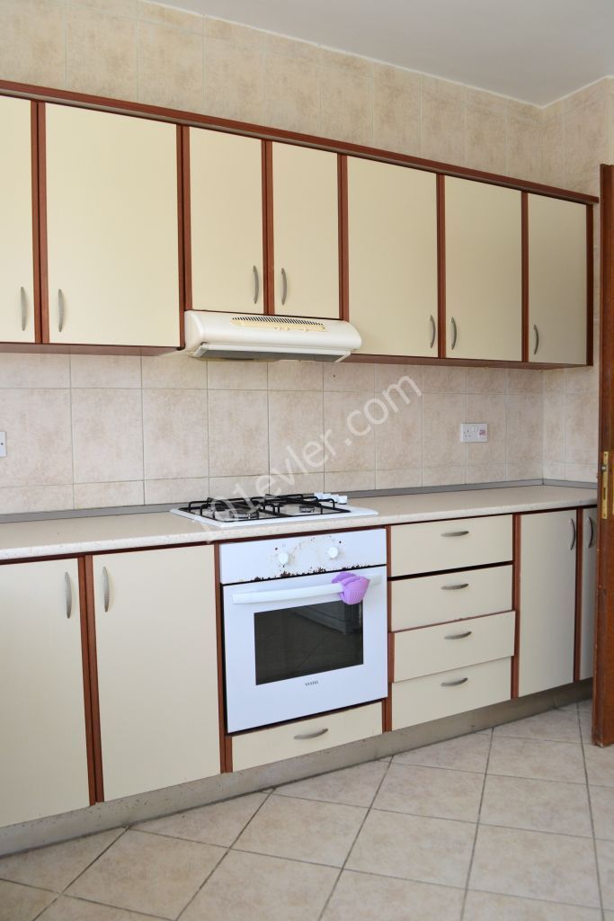 Girne merkez (yukarı Girne) KIRALIK 2+1 daire, 110 m2