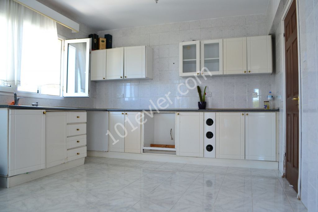 Flat To Rent in Girne Merkez, Kyrenia