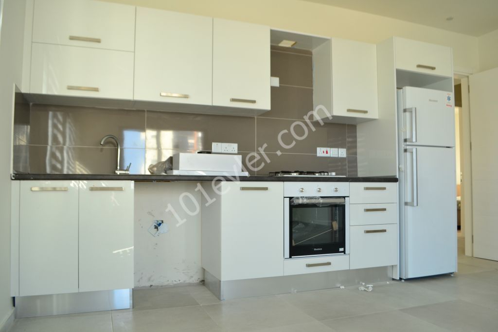 Girne merkezde ( ŞOKMAR) 2+1 yeni daire