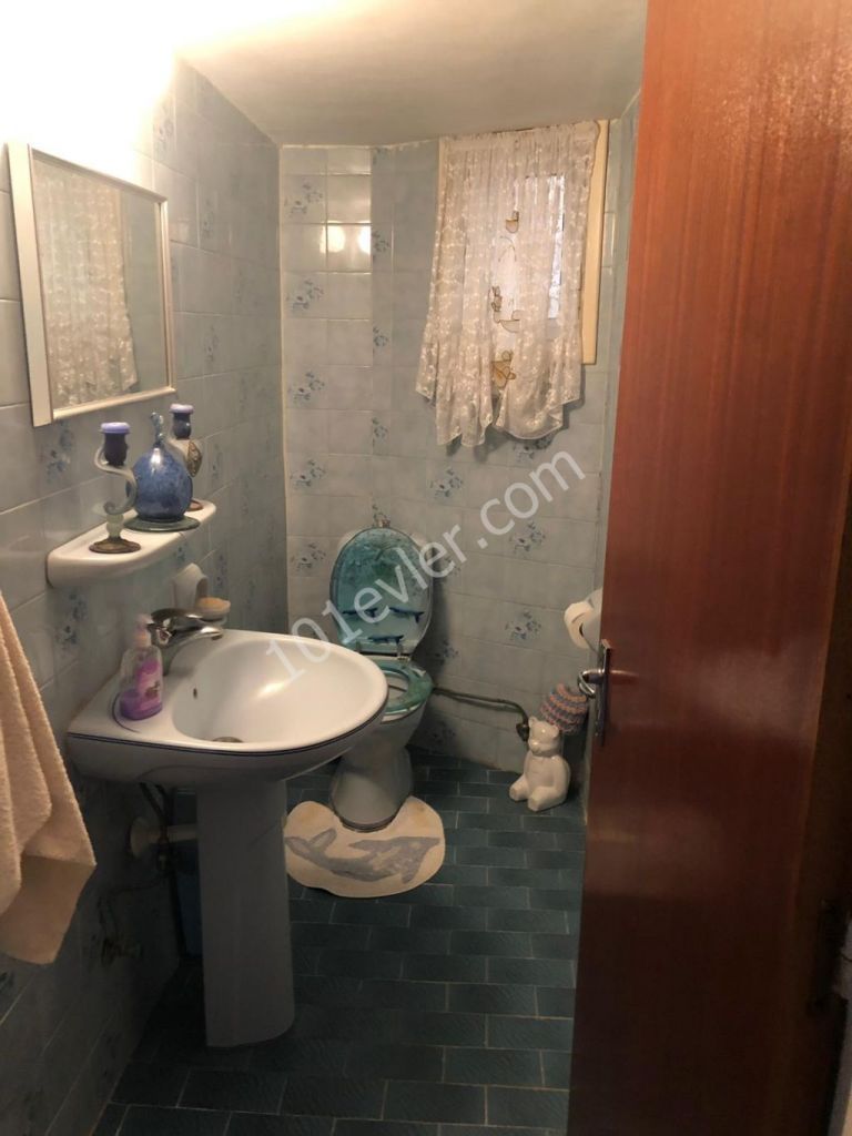 Flat For Sale in Aşağı Girne, Kyrenia