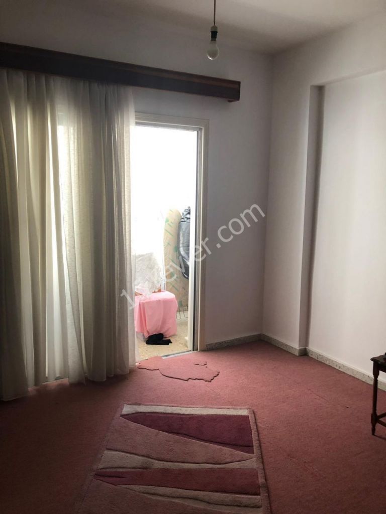 Flat For Sale in Aşağı Girne, Kyrenia