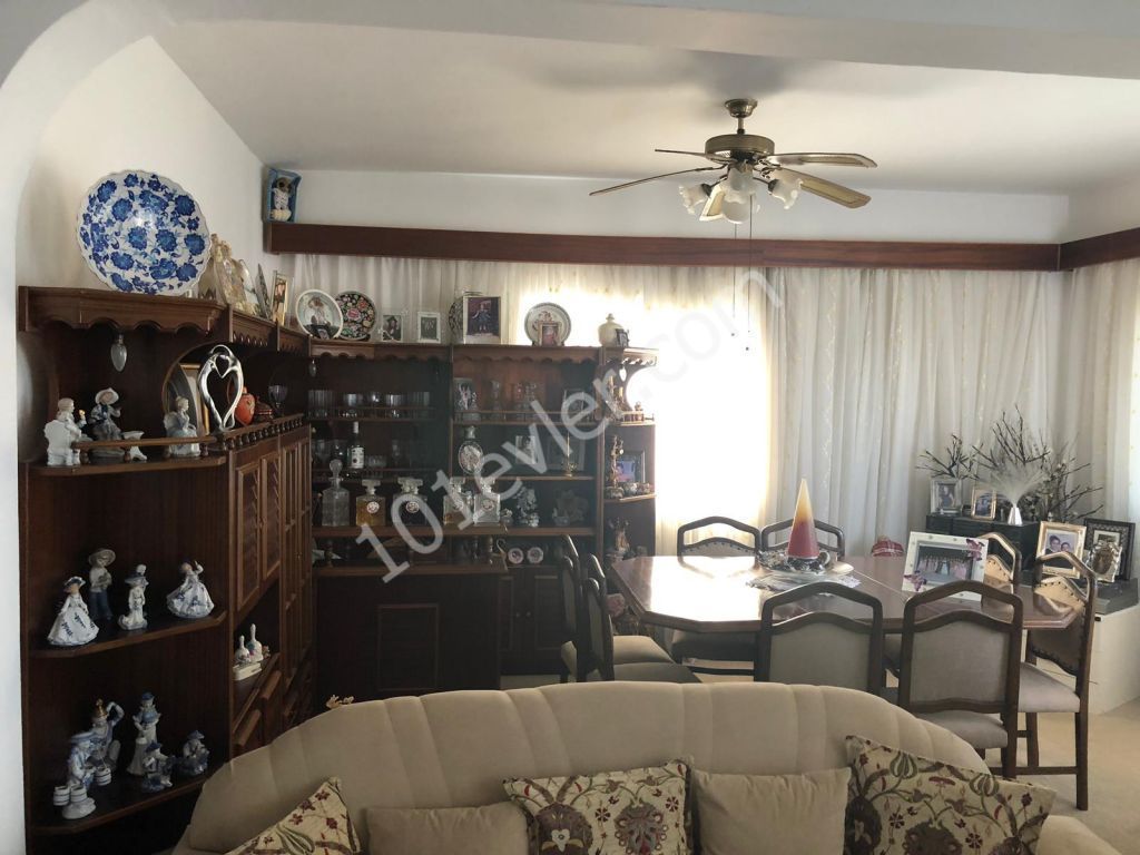 Flat For Sale in Aşağı Girne, Kyrenia