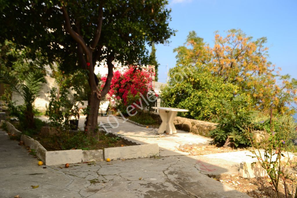 Detached House For Sale in Lapta, Kyrenia