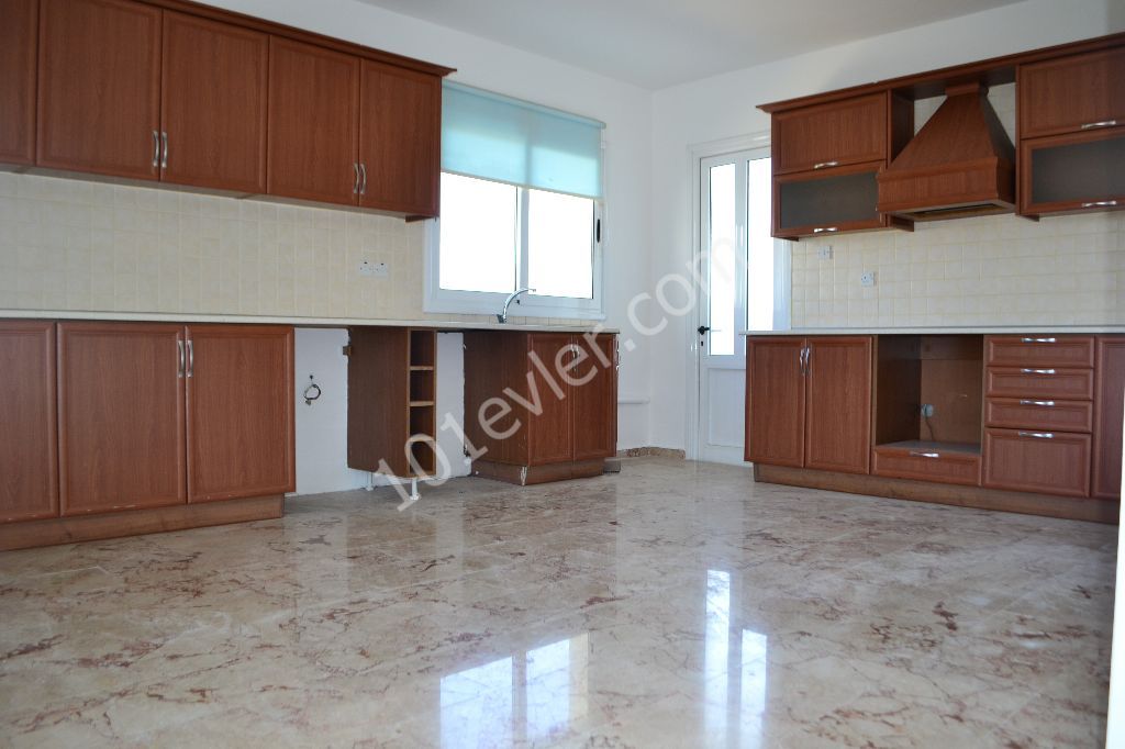 Penthouse To Rent in Girne Merkez, Kyrenia