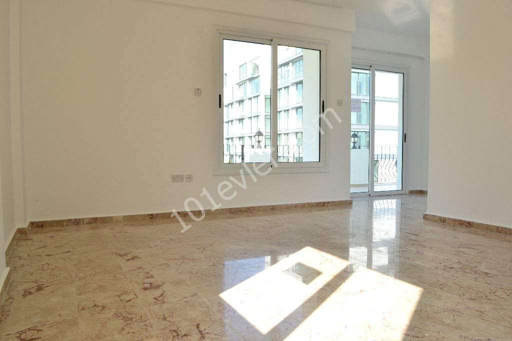 Girne merkezde (Şokmar/ Nusmar) KIRALIK 3+1 penthouse