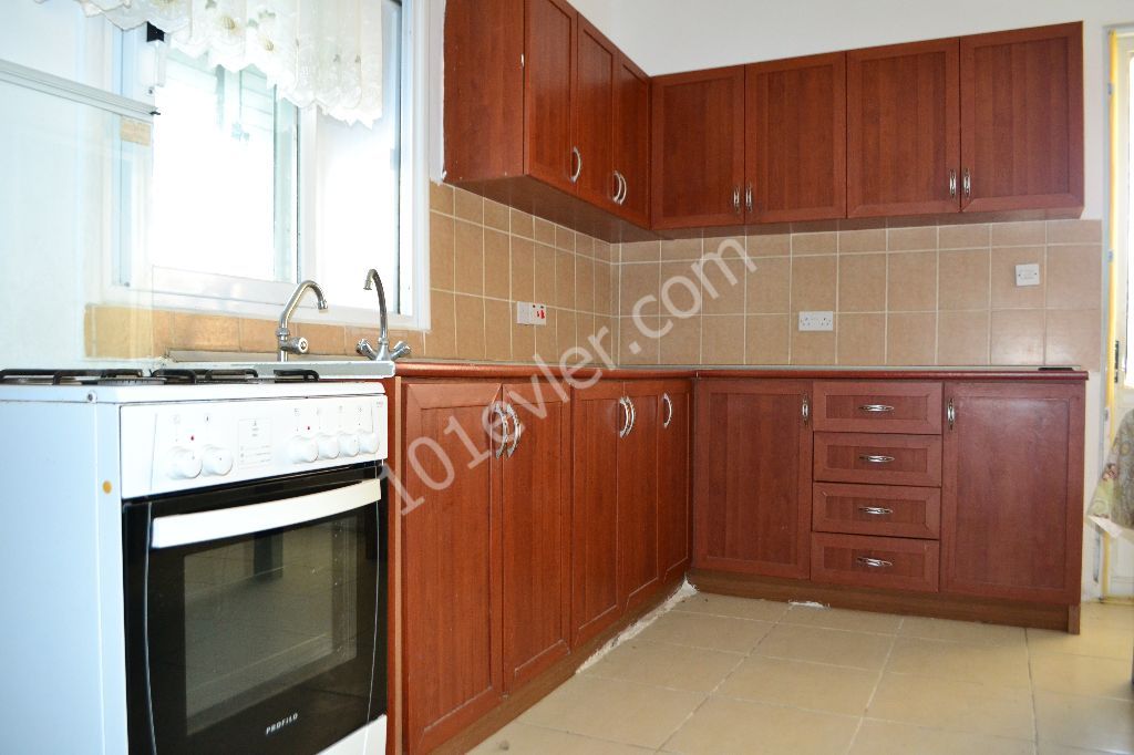 Flat To Rent in Karaoğlanoğlu, Kyrenia