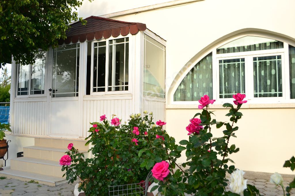 Detached House To Rent in Karaoğlanoğlu, Kyrenia