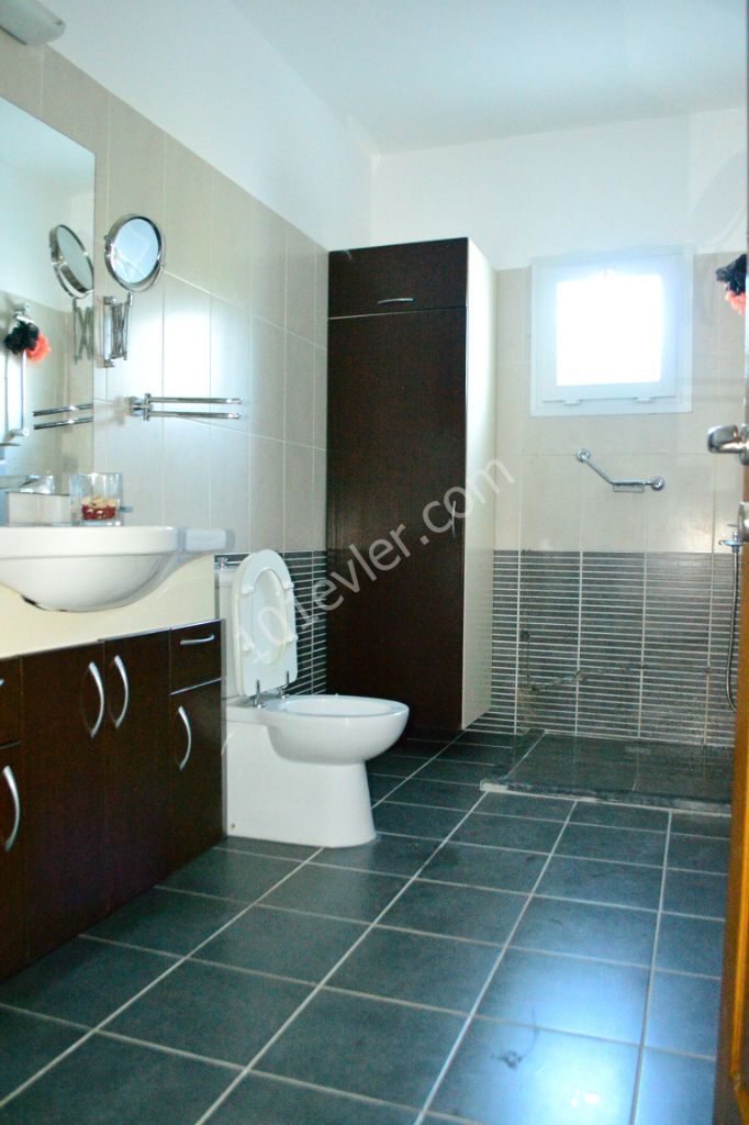 Detached House To Rent in Karaoğlanoğlu, Kyrenia