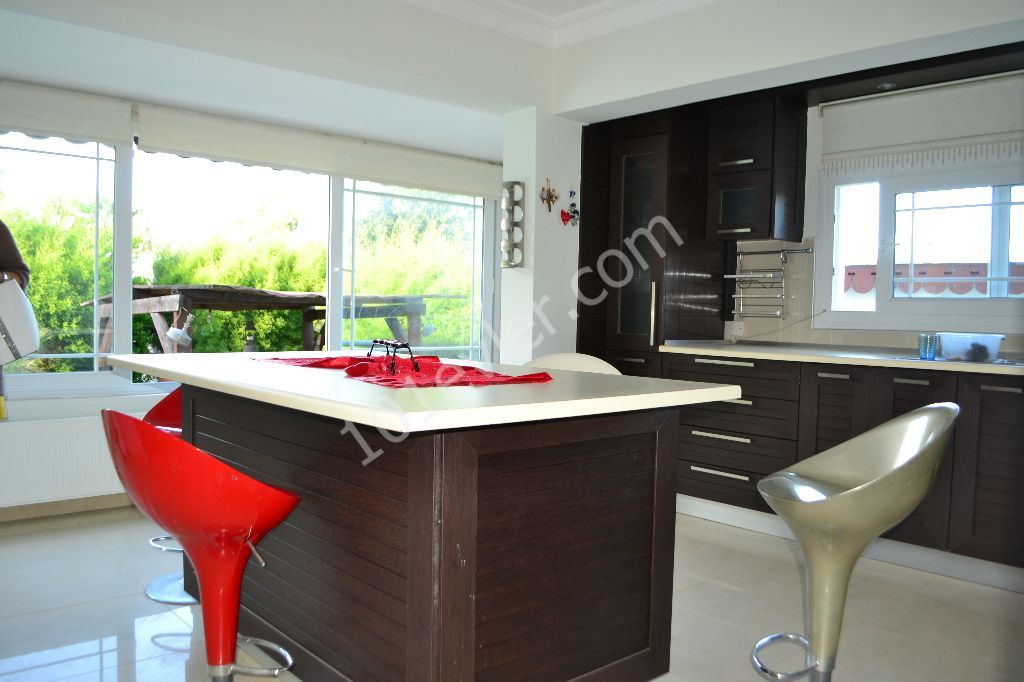 Detached House To Rent in Karaoğlanoğlu, Kyrenia