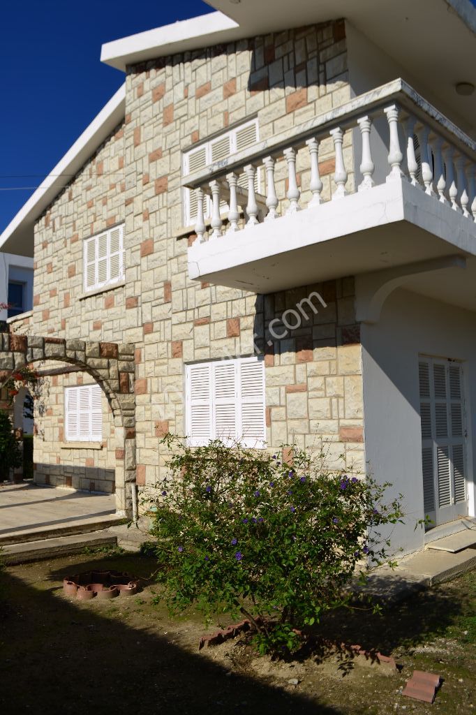 Detached House To Rent in Karaoğlanoğlu, Kyrenia