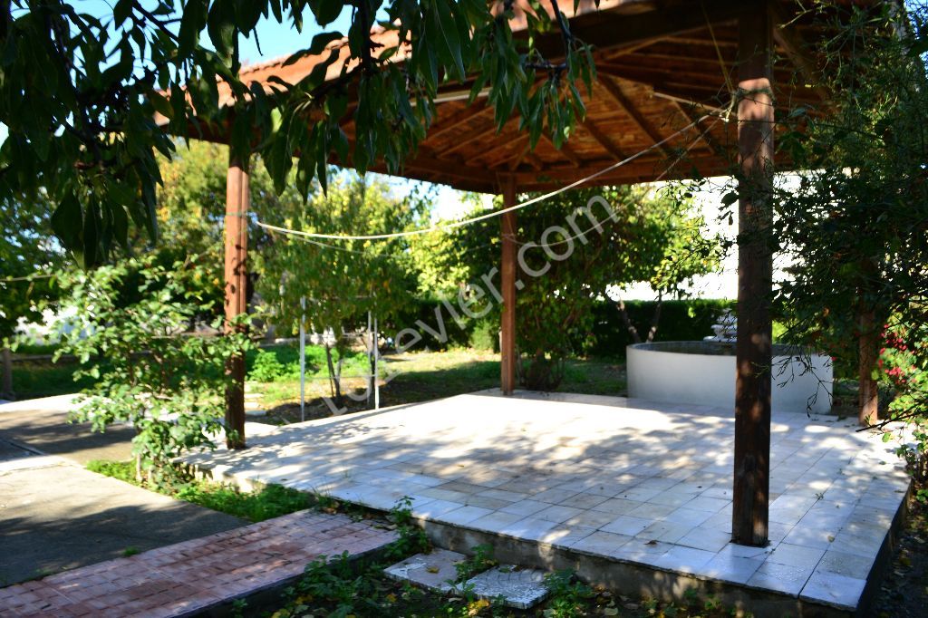 Detached House To Rent in Karaoğlanoğlu, Kyrenia