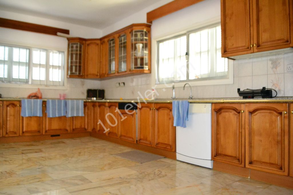 Detached House To Rent in Karaoğlanoğlu, Kyrenia