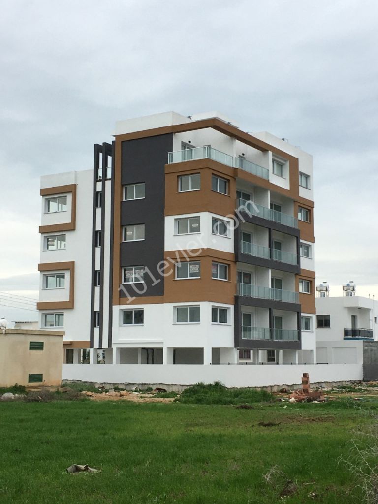 TITLE READY/READY TO MOVE IN/İN THE CİTY CENTRE OF FAMGUSTA BEHIND THE CITY MALL SHOPPING CENTRE FORSALE 2+1  LUXURY FLATS FROM THE OWNER(TEL NO:0548 8760007)