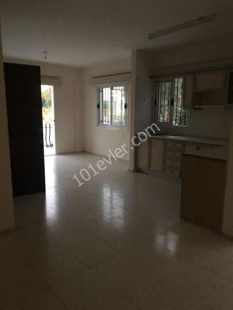 Flat To Rent in Zeytinlik, Kyrenia