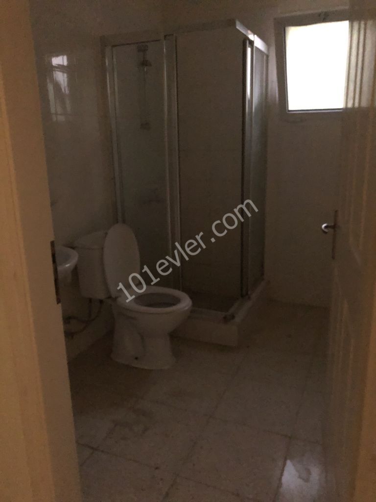 Flat To Rent in Zeytinlik, Kyrenia