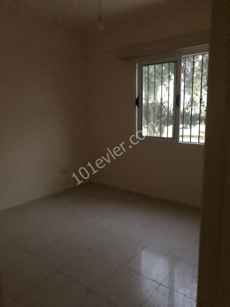 Flat To Rent in Zeytinlik, Kyrenia