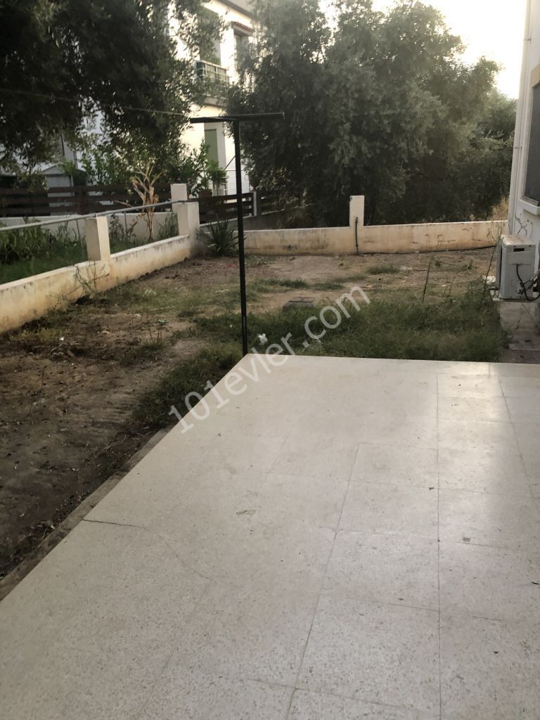 Flat To Rent in Zeytinlik, Kyrenia