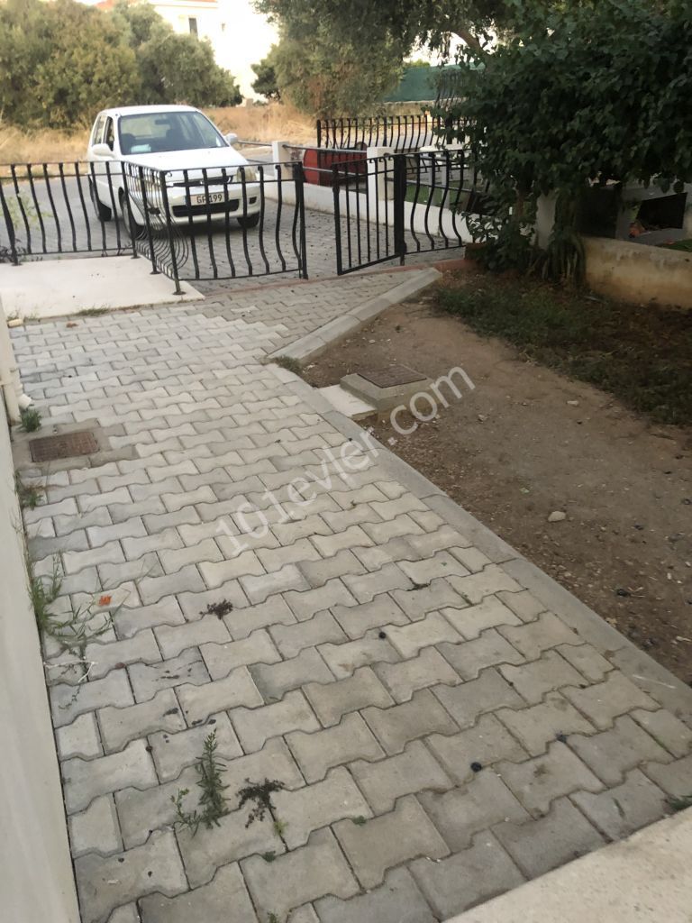 تخت برای اجاره in Zeytinlik, گیرنه