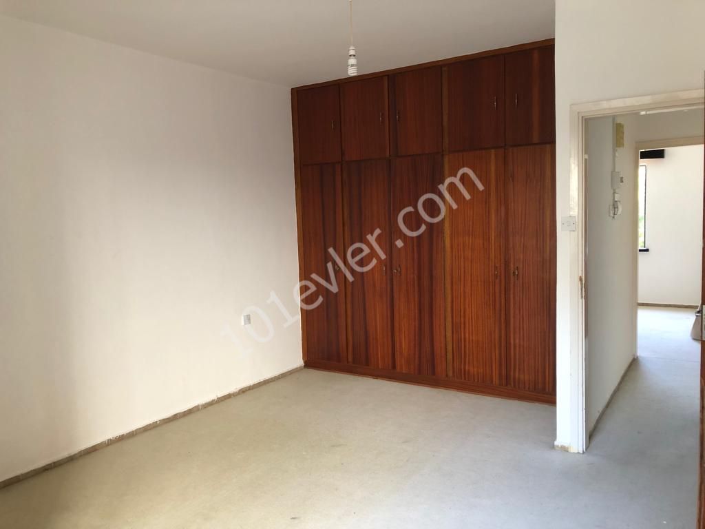 2+1 Flat Kyrenia City Center for sale from owner