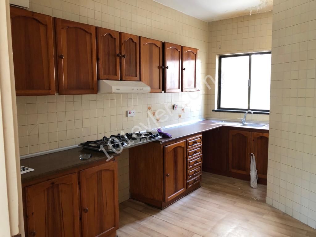 2+1 Flat Kyrenia City Center for sale from owner