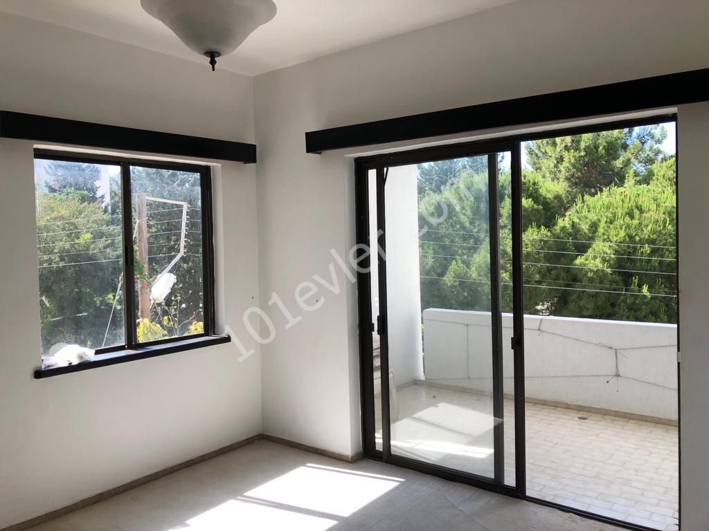 2+1 Flat Kyrenia City Center for sale from owner