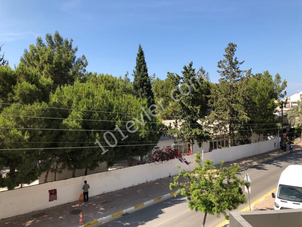 تخت برای فروش in Girne Merkez, گیرنه