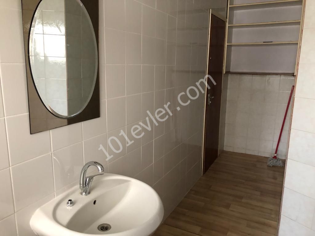 2+1 Flat Kyrenia City Center for sale from owner