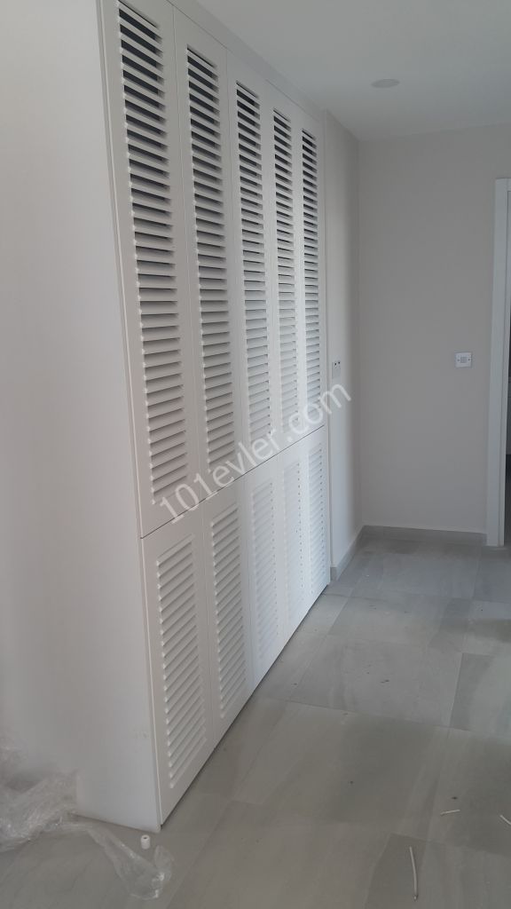 LUXURY 2+1 FLAT IN KIBRIS TOWN HOUSES