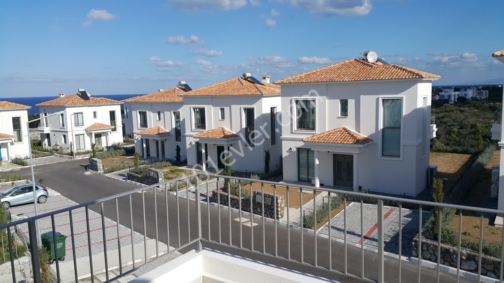 KIBRIS TOWN HOUSES ÖDÜLLÜ SİTEDE FULL EŞYALI  2+1 LÜKS DAİRE!!!