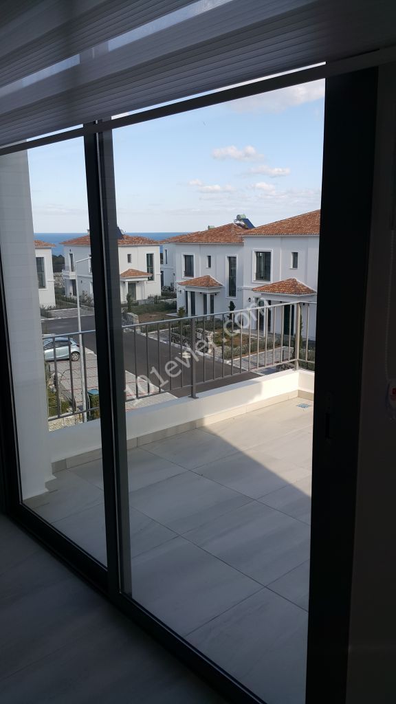 KIBRIS TOWN HOUSES ÖDÜLLÜ SİTEDE FULL EŞYALI  2+1 LÜKS DAİRE!!!