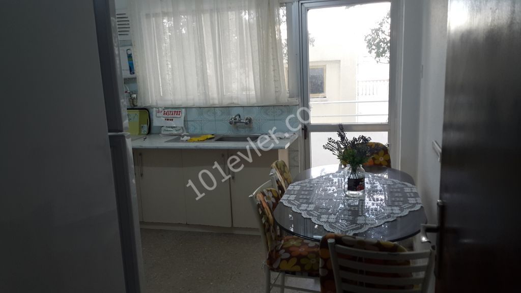 GİRNE AKPINAR PASTANESİ ÜSTÜNDE 160m2 3+1 DAİRE!!!