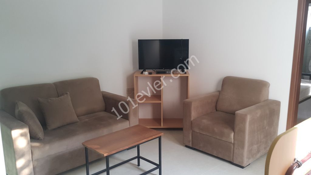 GİRNE DENİZ PLAZA KARŞISINDA ZEMİN KAT 1+1 EŞYALI DAİRE(TEK DEPOZİTO)!!!!!