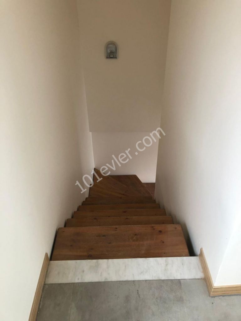 Flat To Rent in Alsancak, Kyrenia