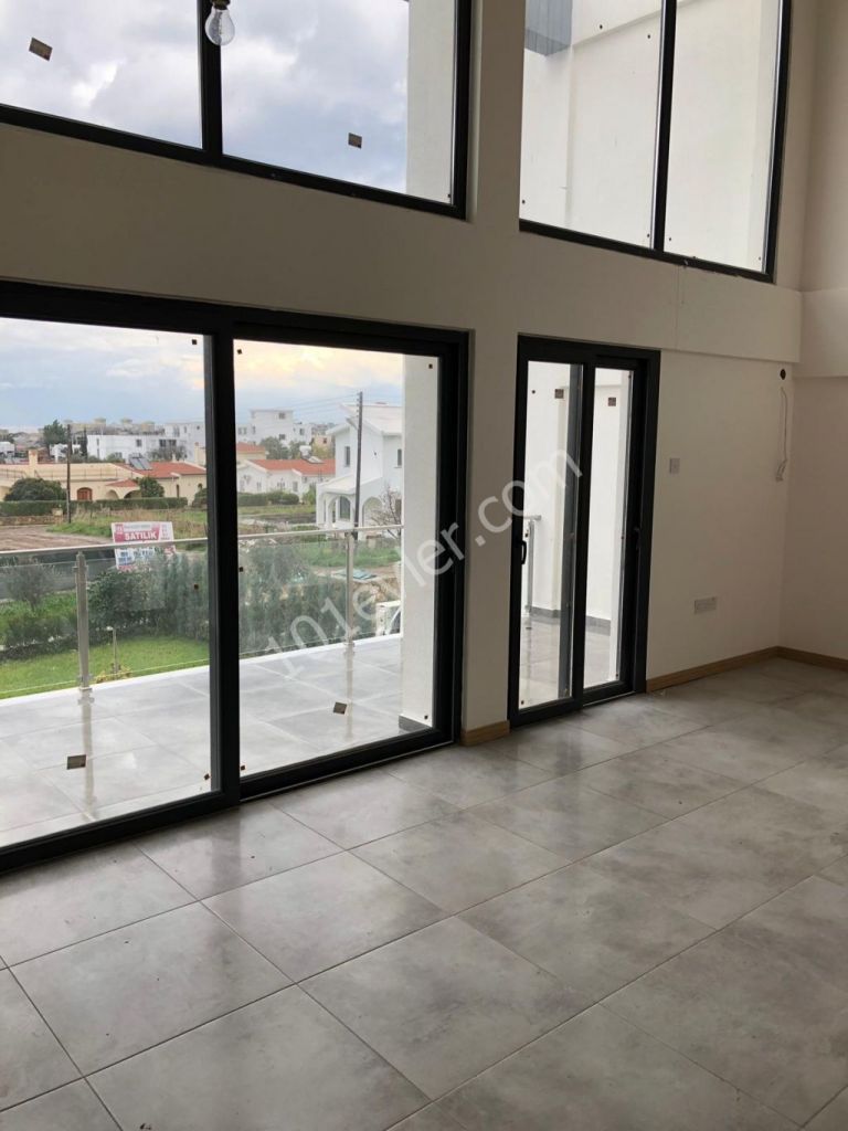 Flat To Rent in Alsancak, Kyrenia