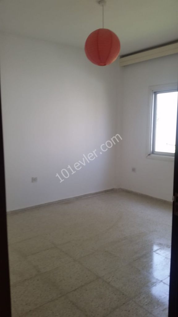 Flat To Rent in Zeytinlik, Kyrenia