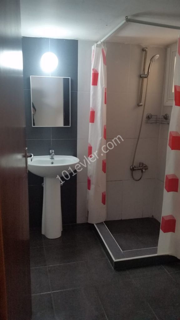 Flat To Rent in Zeytinlik, Kyrenia