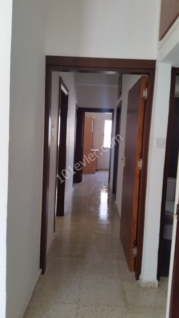 Flat To Rent in Zeytinlik, Kyrenia