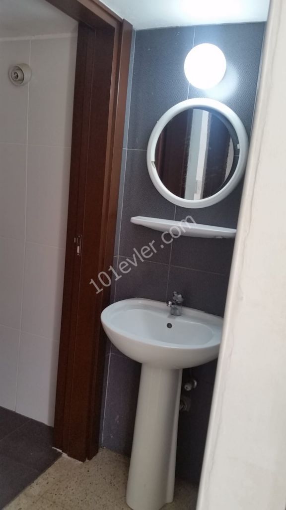 Flat To Rent in Zeytinlik, Kyrenia